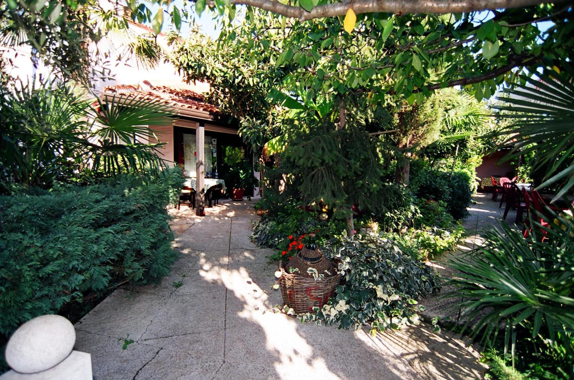 Hotel Makin Novigrad Istria Extérieur photo